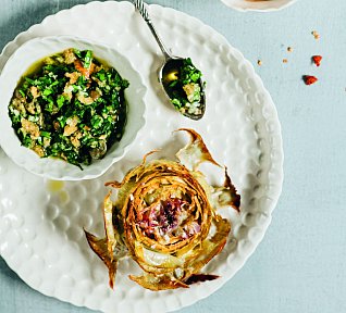 Smažený artyčok se salsou a majonézou