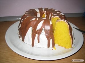 Tvarohová bábovka s bílkovou polevou