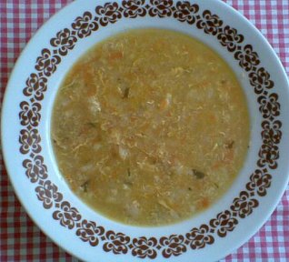 Květákovo-vločková polévka s vejcem