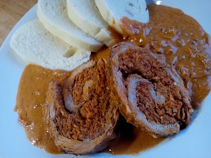 Vepřová zelná roláda s omáčkou