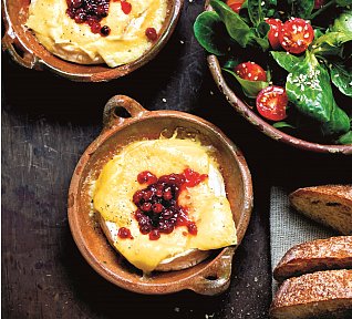 Zapečený camembert s brusinkami