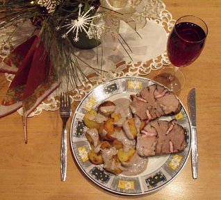 Jehněčí pečeně s opékanými brambory a omáčkou z červeného vína