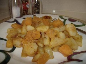 Brambory s dýní, ančovičkami a fenyklem