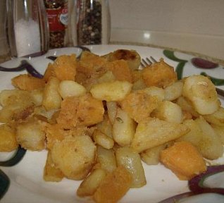 Brambory s dýní, ančovičkami a fenyklem