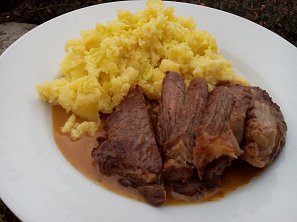 Pepřový hovězí krk na másle