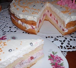 Smetanový dort s ovocem