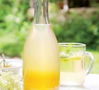 Voňavý sirup z bezinkových květů Voňavý sirup z bezinkových květů