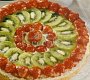 Dort s vanilkovým krémem, jahodami a kiwi