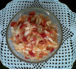 Zelný salát s mrkví a paprikou