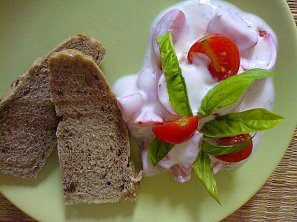 Rajčatový salát s bazalkou Institutu kompliment