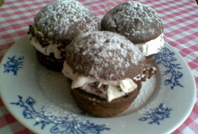 Čokoládové muffiny se šlehačkou