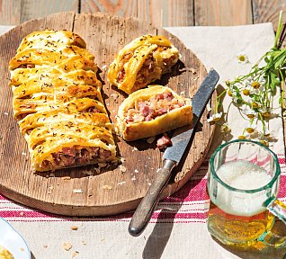 Závin se zelím a uzeným masem