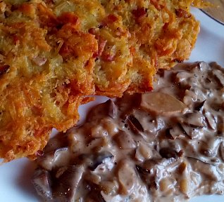 Bramboráčky s houbovou omáčkou