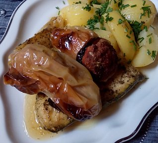 Plněné papriky na cuketách (lilku) - pečené