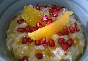 Ovesná kaše s granátovým jablíčkem a javorovým sirupem