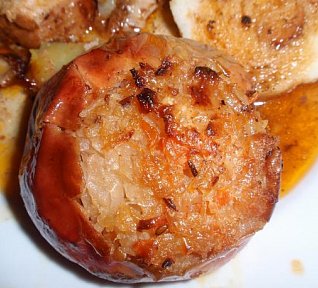 Jablka plněná zelnou směsí - příloha