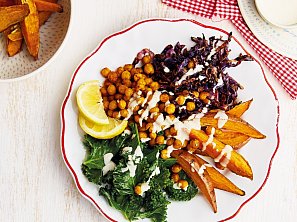 Pečená zelenina s cizrnou a kadeřávkem