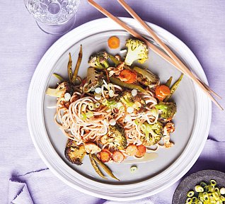 Asijské nudle s restovanou zeleninou