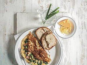 Omeleta se šunkou a špenátem