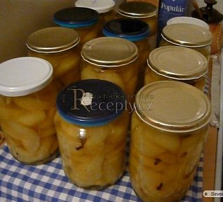 Kořeněný hruškový kompot