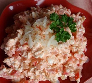 Pikantní cottage salát