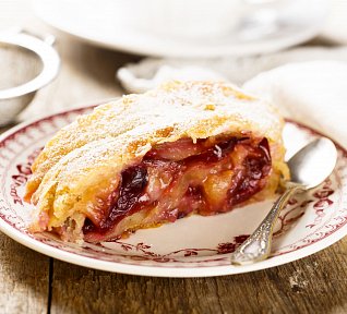 Švestkový závin s mandlemi