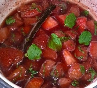 Lívanečky s horkými jahodami