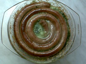 Vinná klobása ve špenátu