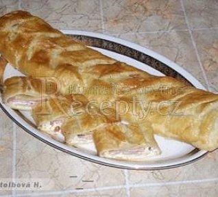 Závin z listového těsta s česnekem