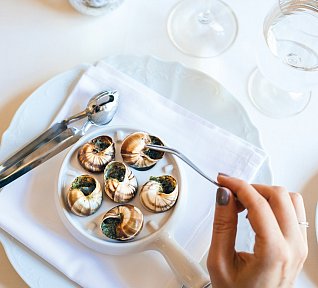 Zapečení šneci s bylinkovým máslem