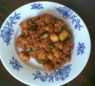 Masová směs s cuketou na těstoviny, brambory nebo rýži