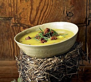 Kaštanová bramboračka s rozmarýnem