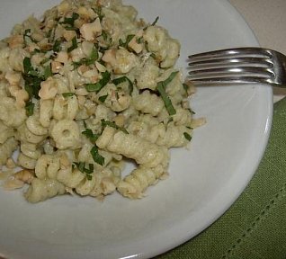 Těstoviny s brokolicí, ricottou a ořechy podle Barilly