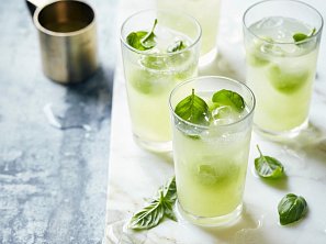 Okurkový gin fizz Okurkový gin fizz