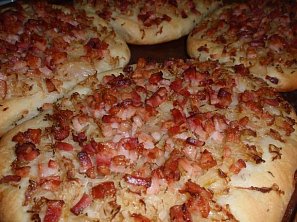 Focaccia s tymiánovým zelím a slaninou