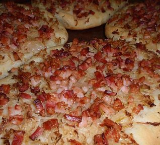 Focaccia s tymiánovým zelím a slaninou