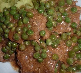 Dušené maso s hráškem