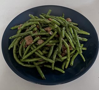 Česnekové fazolky se slaninou Česnekové fazolky se slaninou