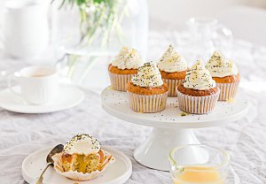 Makové cupcakes s citronovým krémem a tvarohem