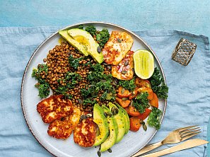 Čočka s Halloumi a kadeřávkem