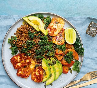 Čočka s Halloumi a kadeřávkem Čočka s Halloumi a kadeřávkem