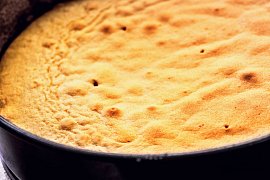 Co s vybouleným dortem