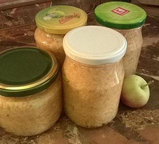 Zavařená strouhaná jablka do štrůdlu