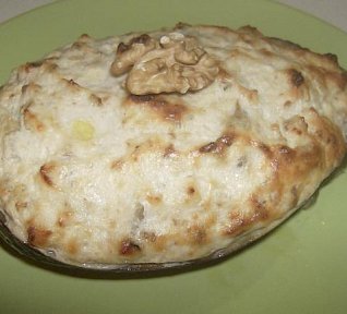 Plněný lilek s ricottou a ořechy