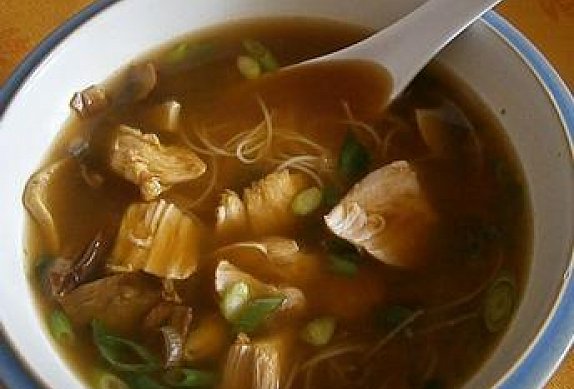 Thajská kuřecí polévka s houbami