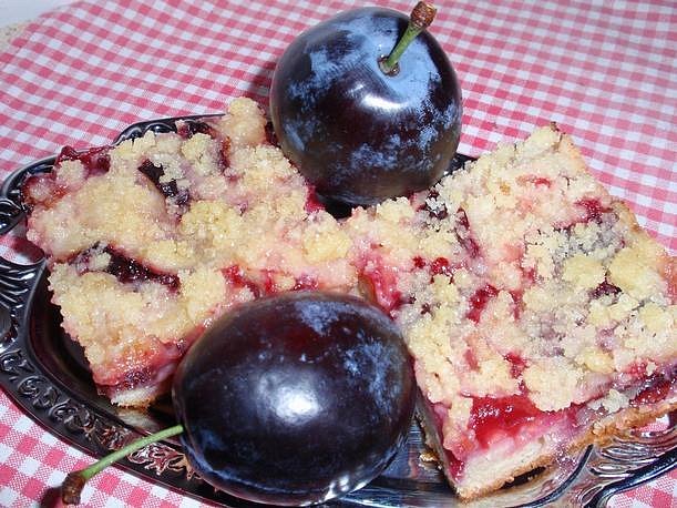 Švestkový koláč s drobenkou bez kynutí