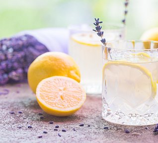 Lehký levandulový sirup