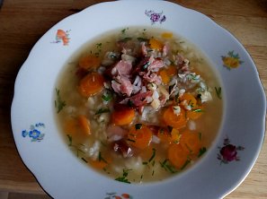 Česnečka z uzených vepřových ocásků