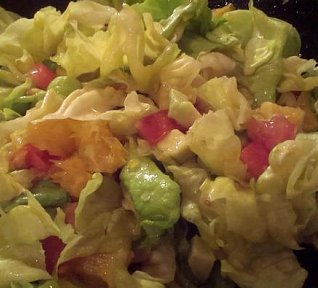 Hlávkový salát s avokádem