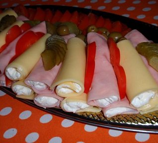 Závitky s lehkou křenovou náplní